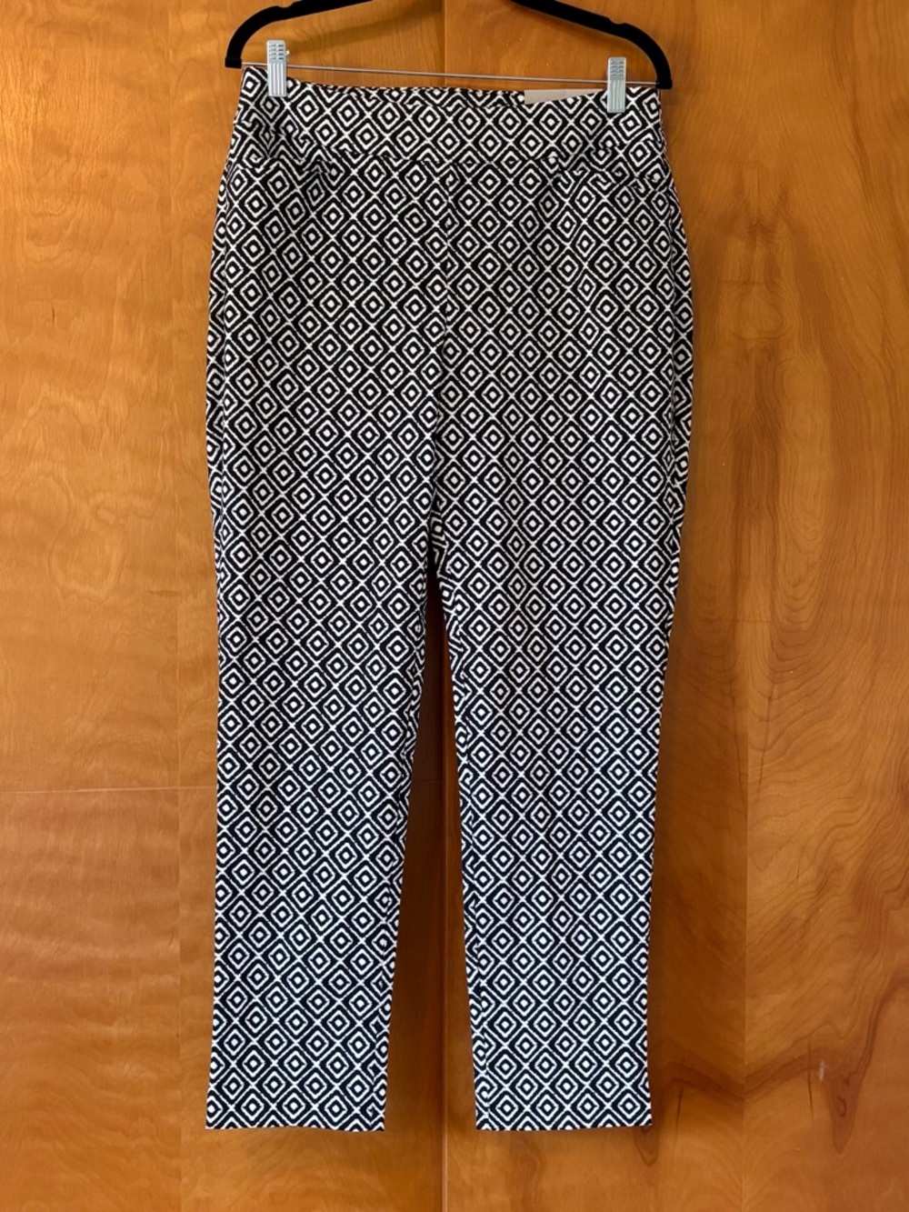 NWT. CHICO’s So Slimming Brigitte Slim Leg 1R (US 8)